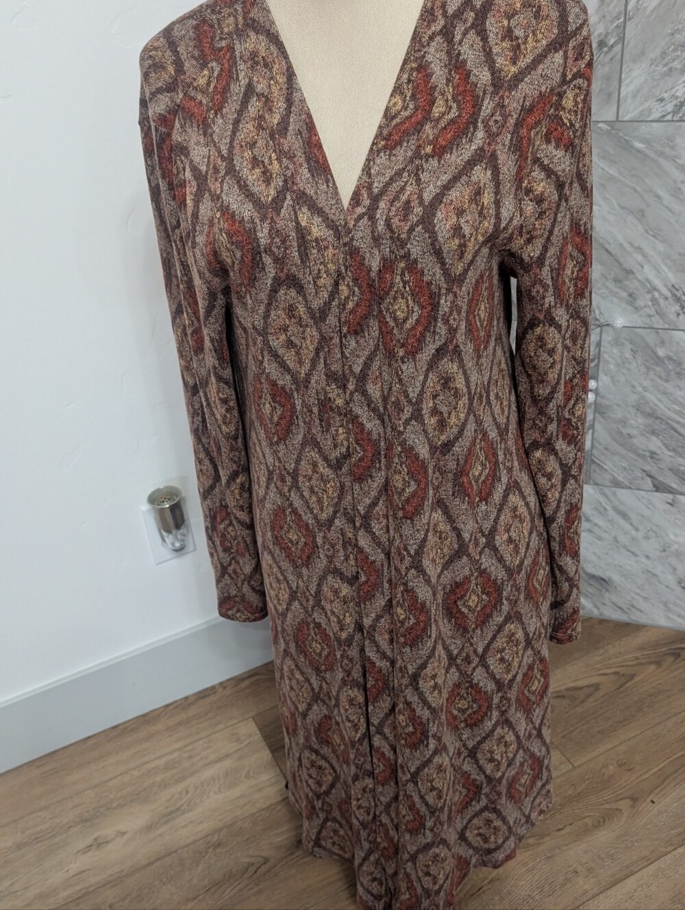 V-Neck Long Sleeve Patterned Midi Sweater in Brown and Rust